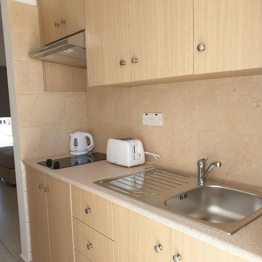 Napa Charles Apts Ayía Nápa Extérieur photo