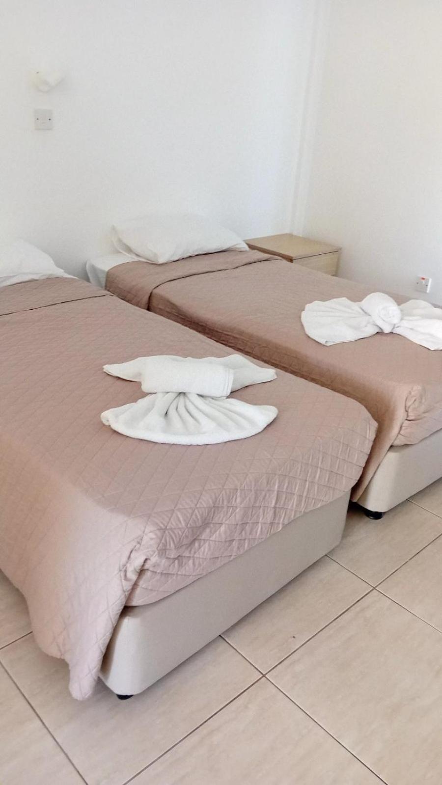 Napa Charles Apts Ayía Nápa Extérieur photo